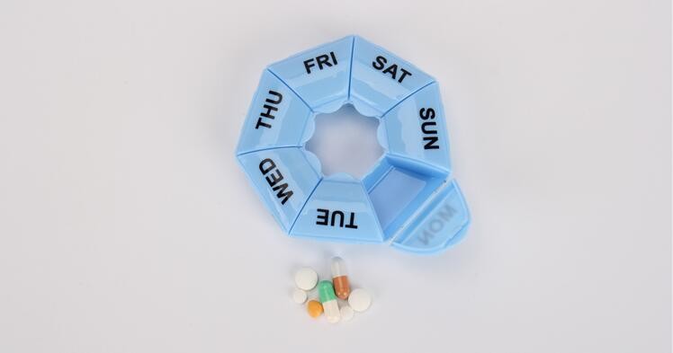 Portable Creative style foldable travel plastic cup with pill case, Random color creative travel cup with pill case for