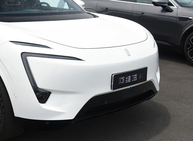 4 Doors 5 Seater Large Electric Cars Avita 11 555km Range 200km/h Max speed