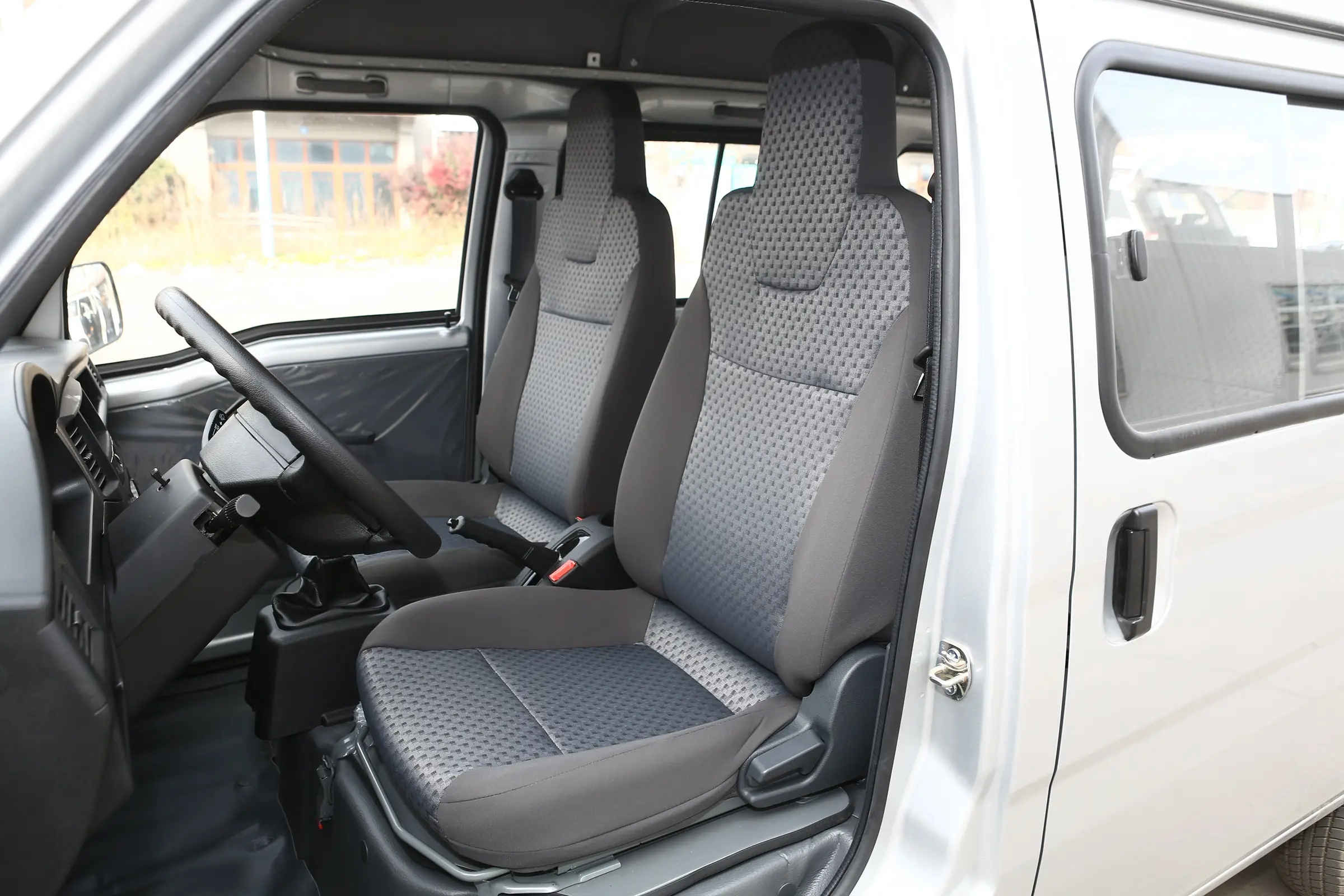 2nd Hand Mini Bus 7 Seats Oil Engine Wuling L2E Minivan Model Air Conditioner