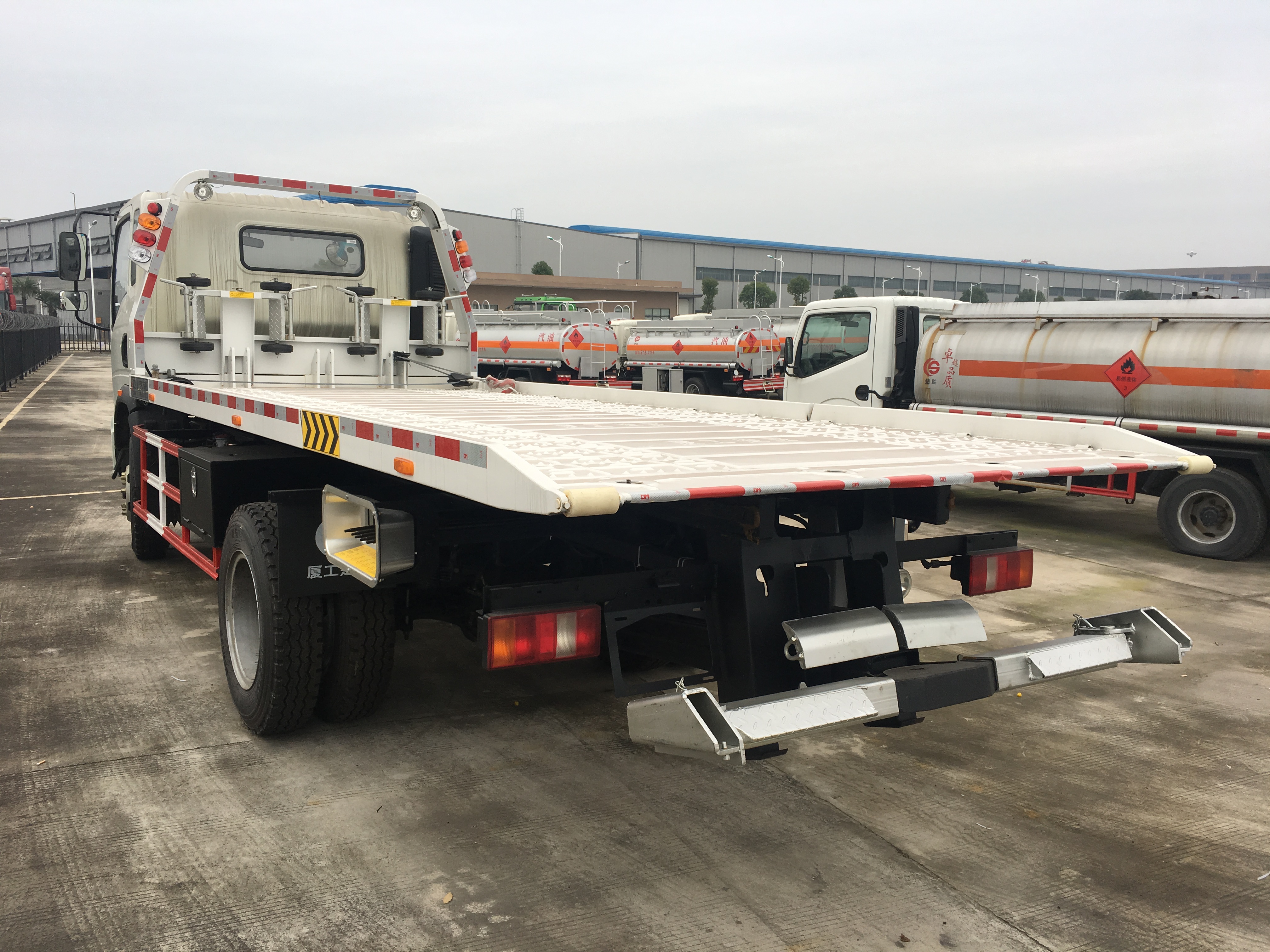 HOWO 4x2 light duty 12 tons flatbed lorry truck for sale