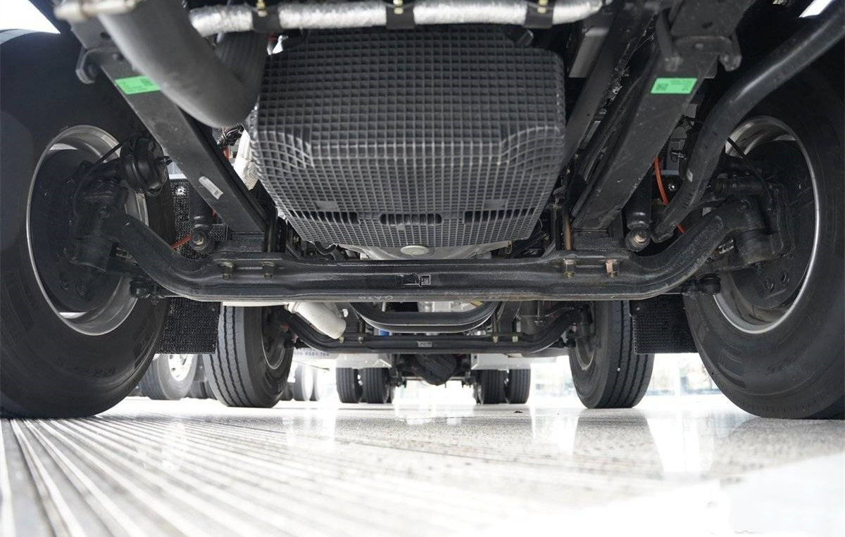 1.2-meter Ultra-wide Bed, NG Power With airbag Axle, FAW6 Four-axle Cargo Light Truck Cargo Truck EU Standard 2 to 6