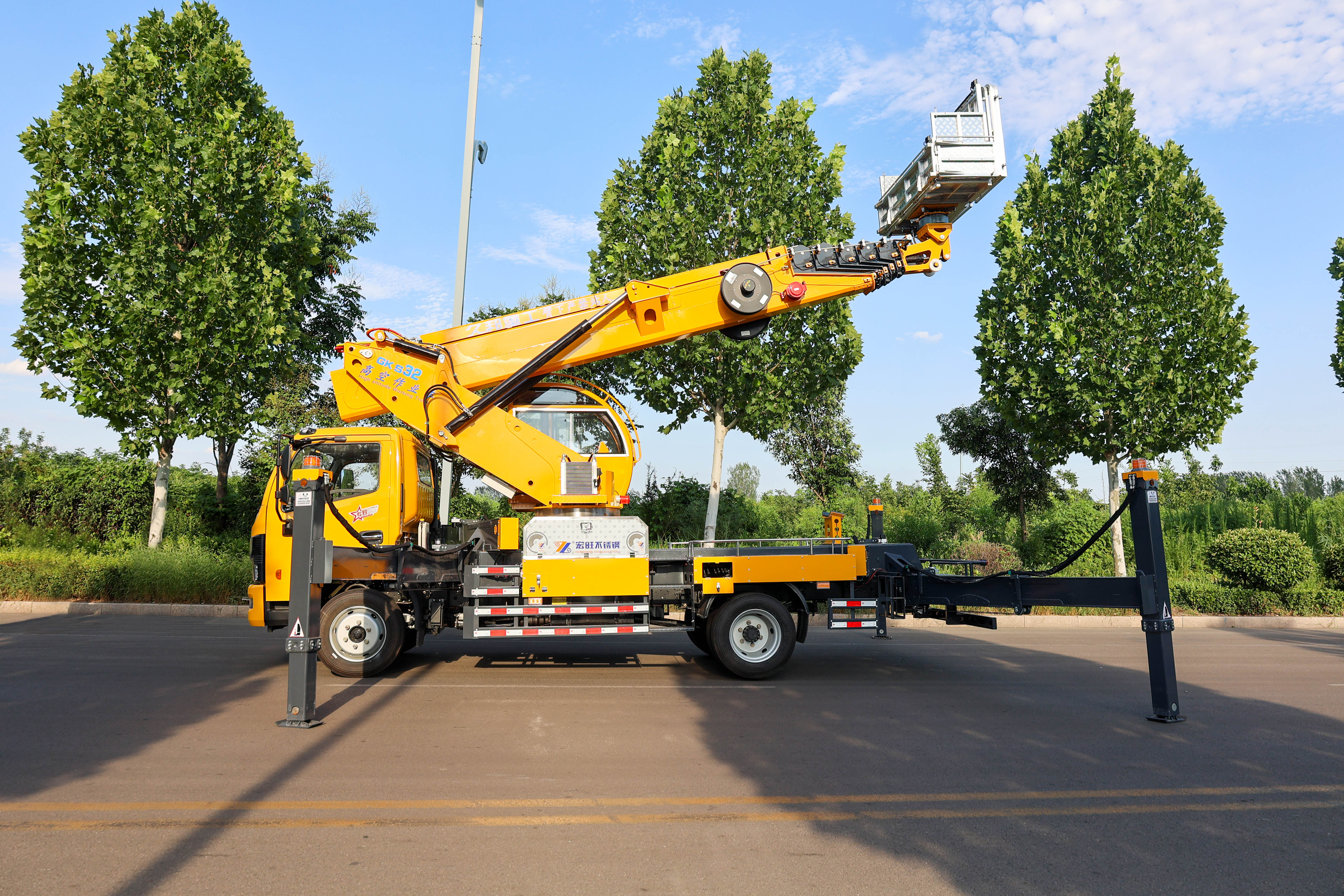 32m High-altitude operation mounted aerial work platform aerial working platform truck