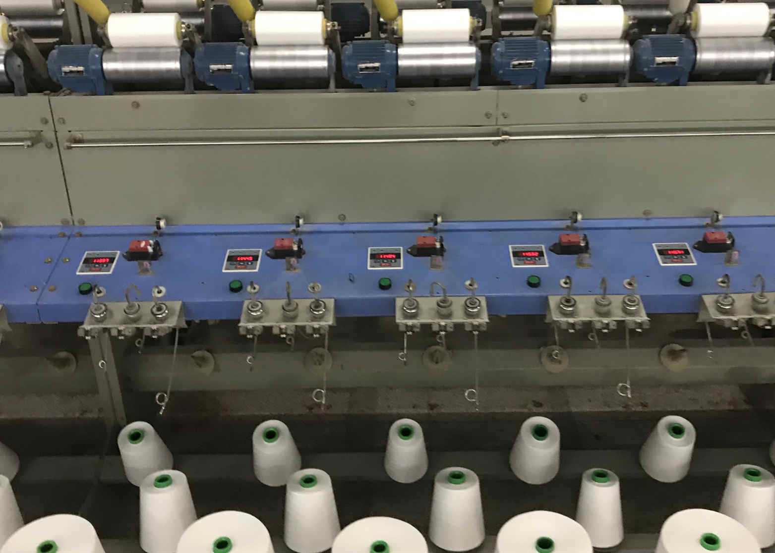 High Quality Manufacturer Wholesale 40/3 JMT Brand Spun Raw White Polyester Yarn