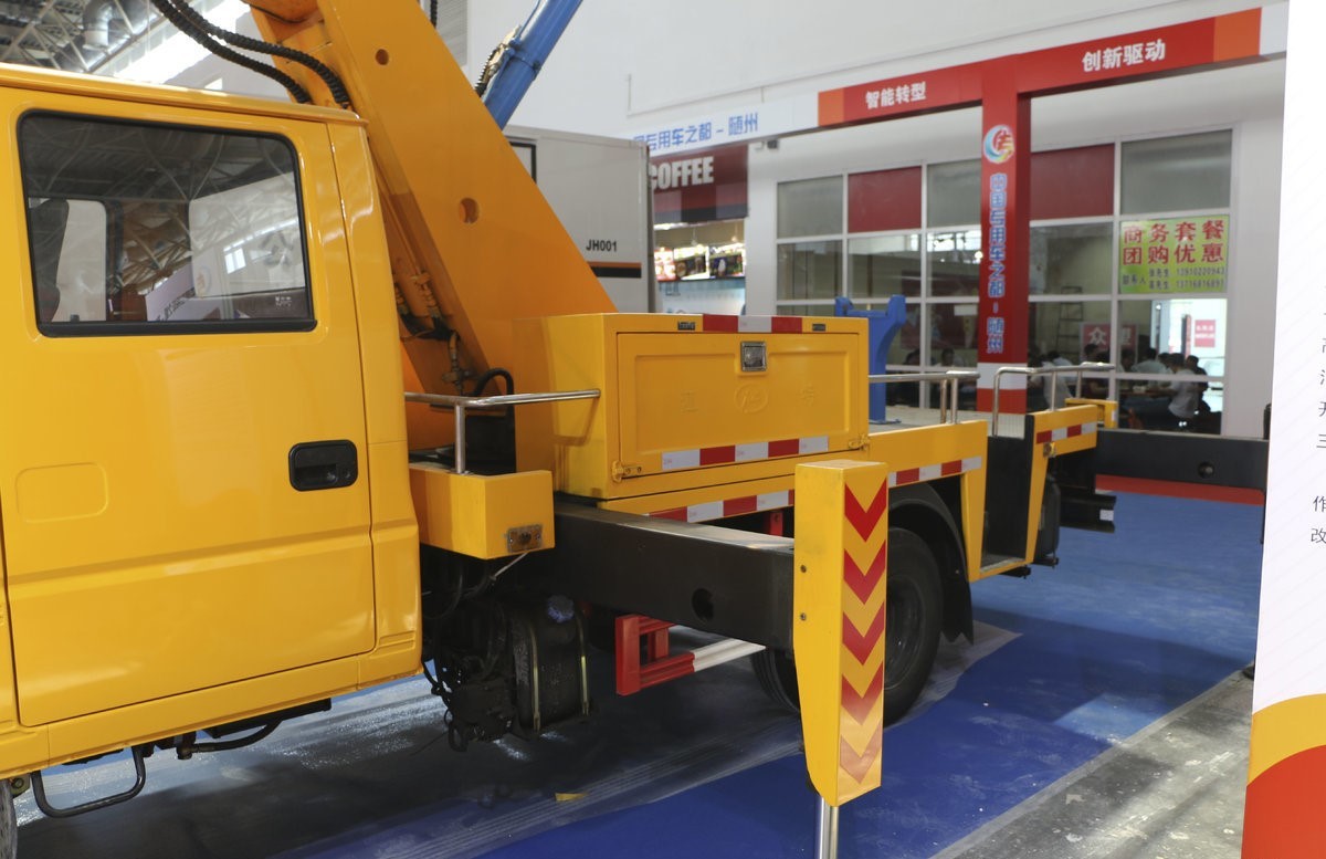 FOTON 29 M Lifting Telescopic Boom Truck Bucket Truck Left Hand Driving