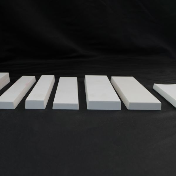 Quality High-Performance Alumina Ceramic Tiles with 1500°C Operating Temperature, 1600°C Resistance, and 2000 MPa Compressive Strength for sale