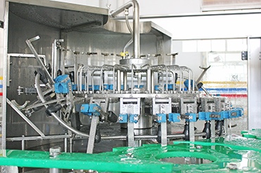 380V Carbonated Beverage Filling Machine Easy Operation High accuracy