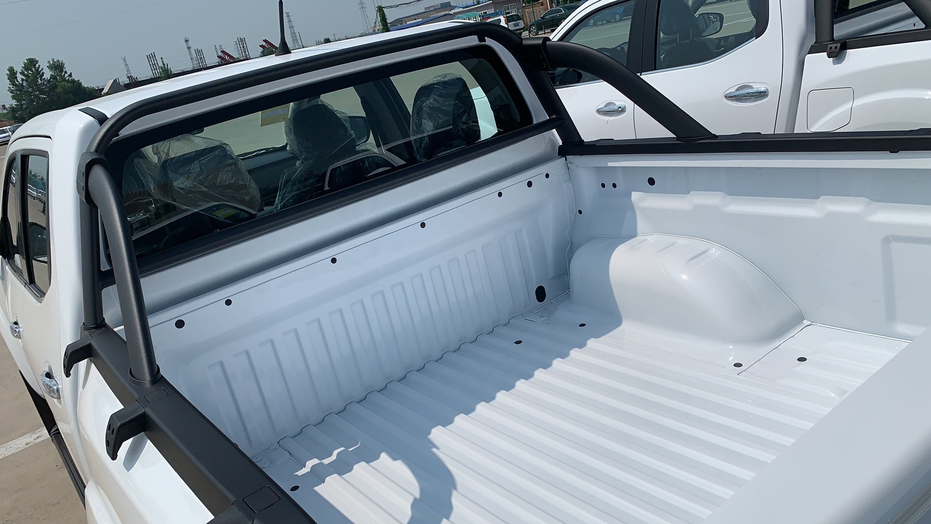 DFAC 4WD 2T Civilian Pickup Cargo Truck With Different Color Diesel Gasoline Engine