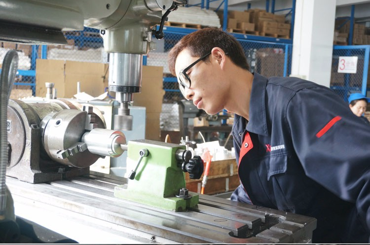 Industrial Air Hydraulic Riveter Pneumatic Riveting Tools 26 mm Stroke