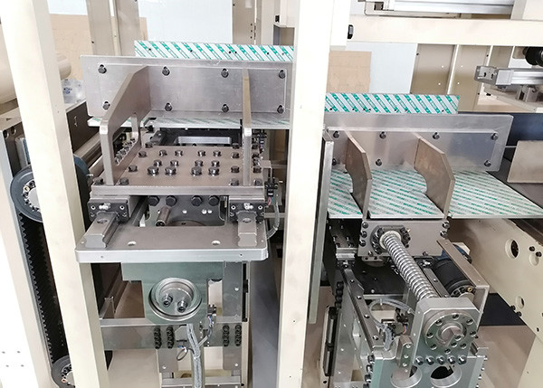 Eco Friendly Baby Diaper Packaging Machine Full Auto With On Line Bag Making