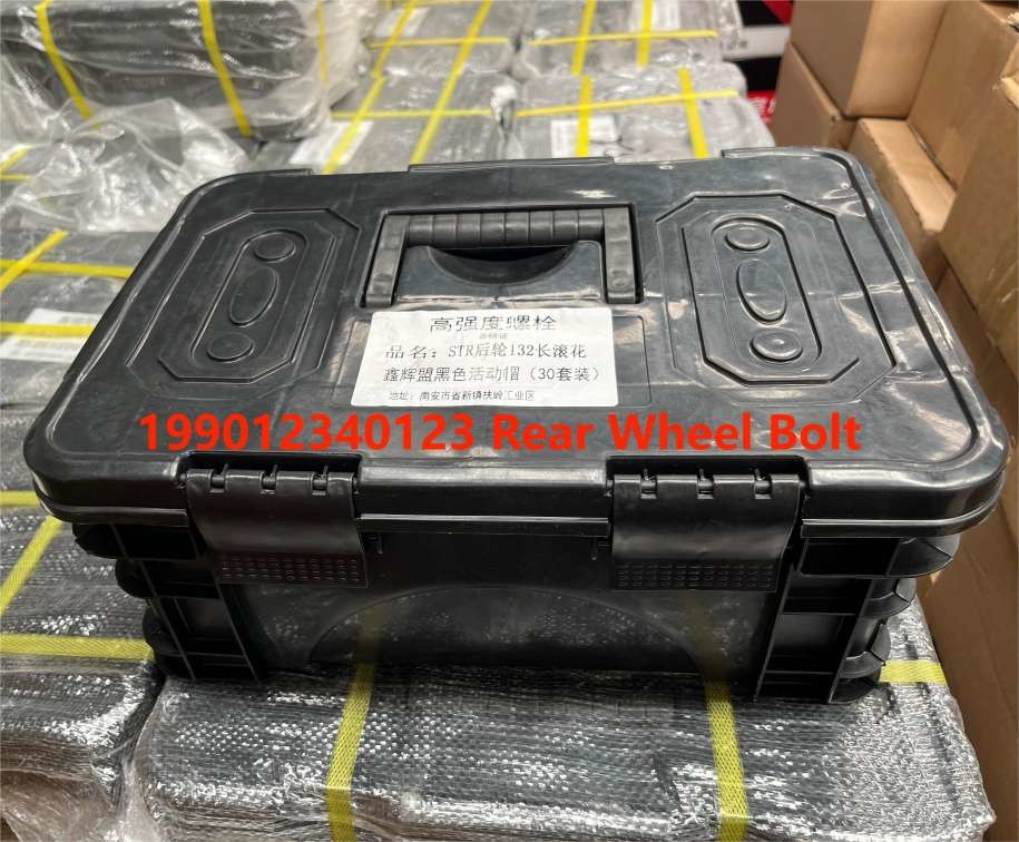 199012340123 Rear Wheel Bolt Shacman Truck Parts STR