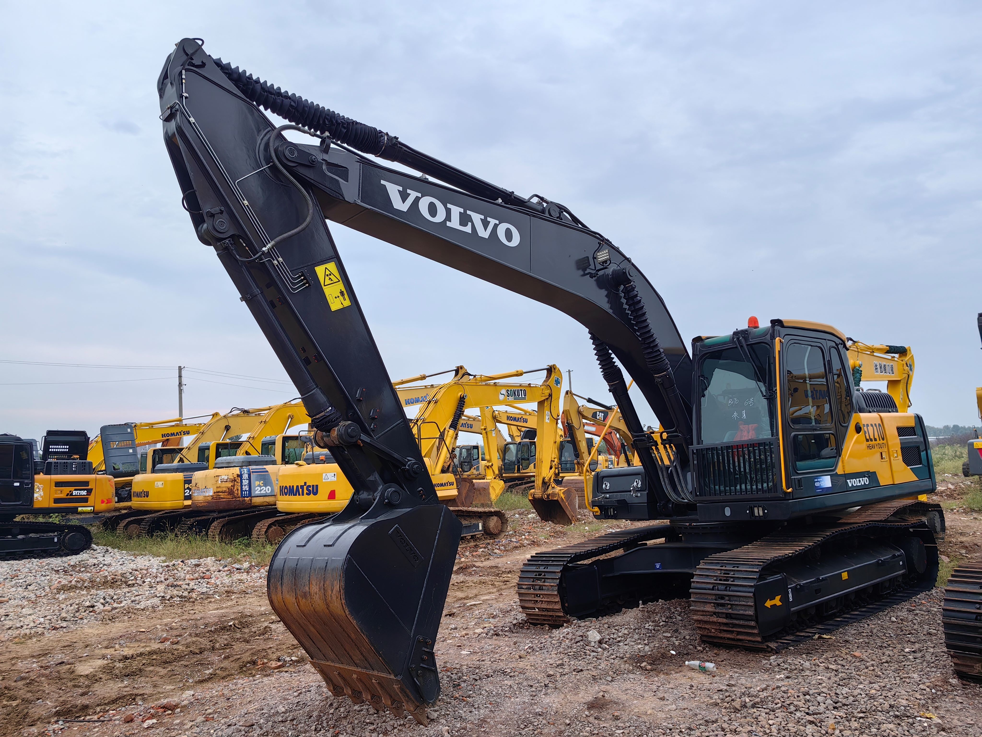 Second Hand 21-Ton Volvo 210 Excavator Hydraulic Crawler Backhoe with Core Engine & Bearing Components for Sale