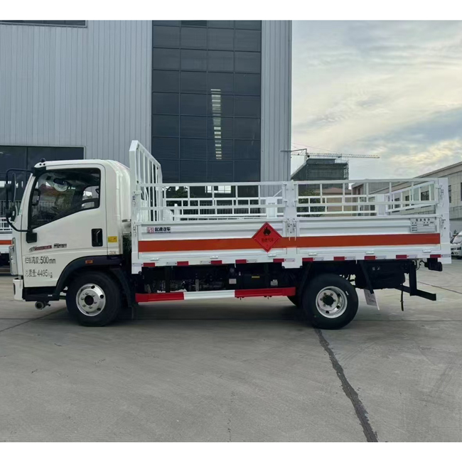 HOWO 4X2 8 Tons Load Gas Cylinder Transport Truck Euro III Standard 2 Axle
