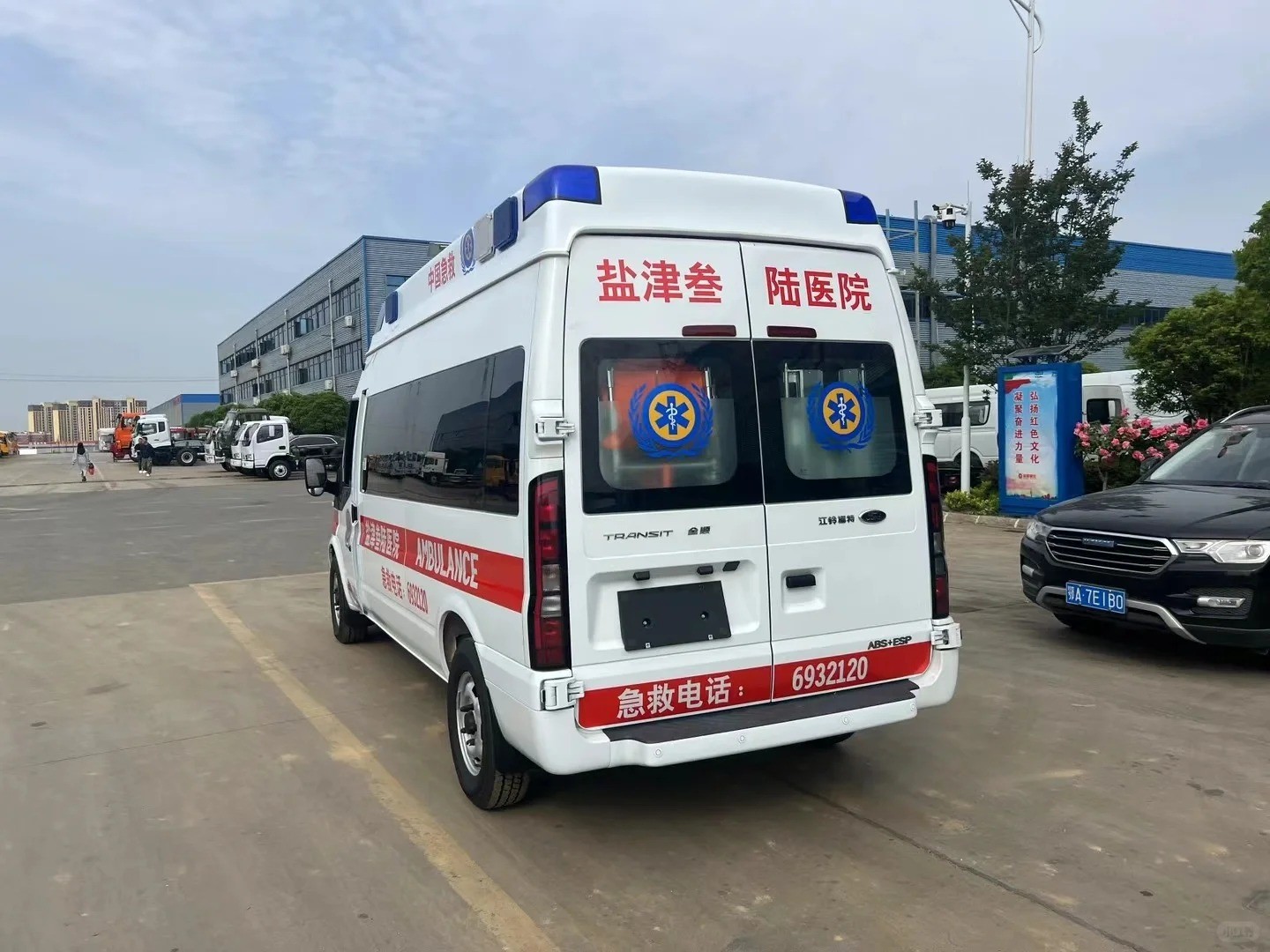 FORD High Roof Ambulance Multi-Function Monitoring Ambulance