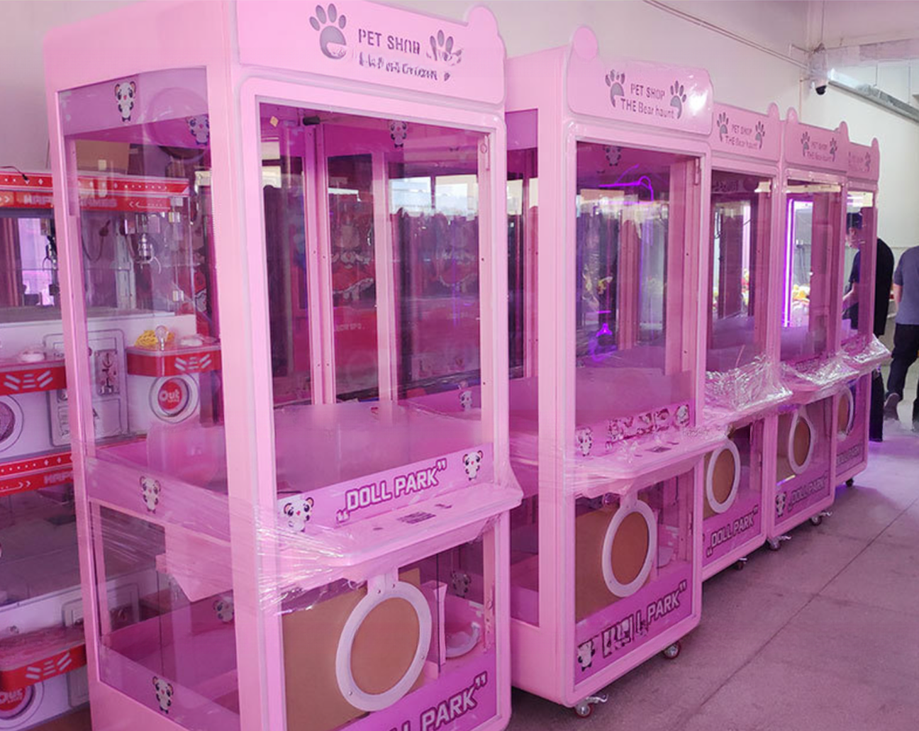 Dreamland good price for the pink color coin operated claw toys game machine for indoor game mall