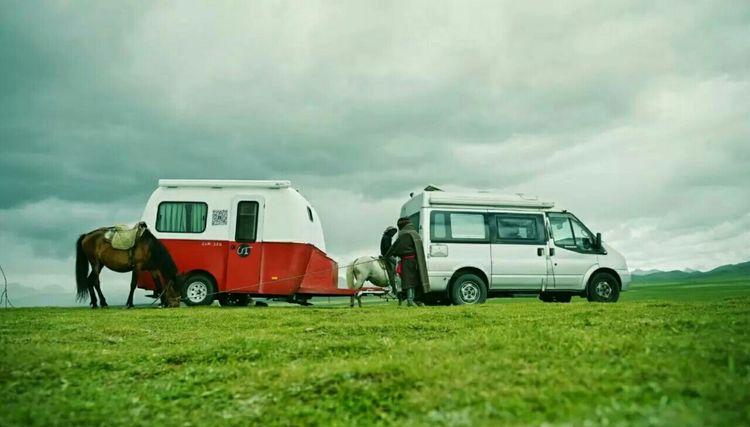 America Design Spacious Camper Caravan Trailer With Three Side View Window