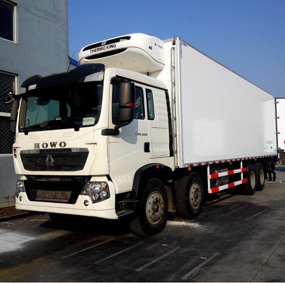 light weight HOWO t5g 8x4 man engien 340 hp 30 ton meat fish cold room van truck