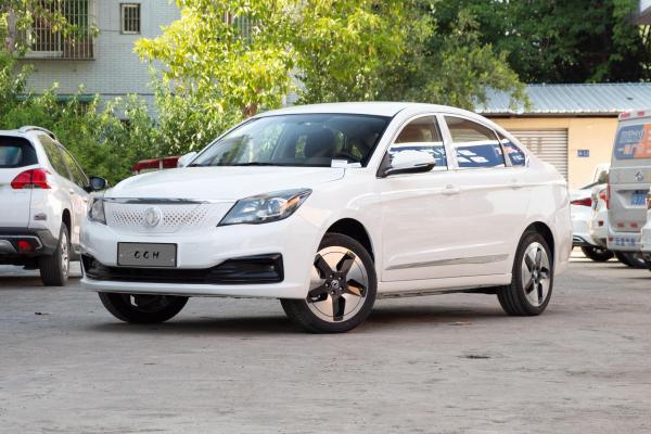 4 Door 5-Seater Sedan Dongfeng Fengshen E70 New Energy Electric Car Cruising