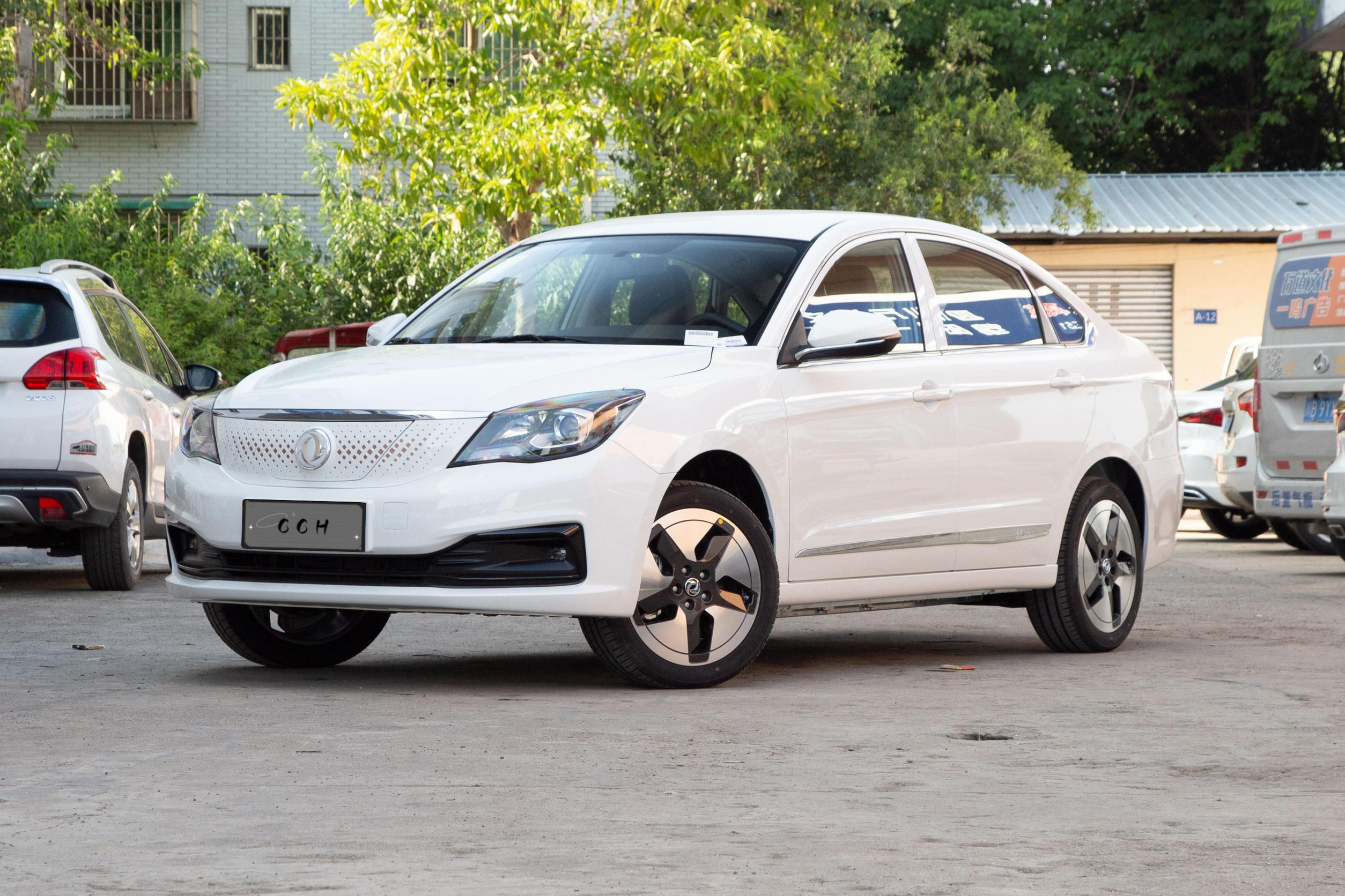 2023 Dongfeng Fengshen E70 500 electric car Pure electric cruising range 412km white new energy vehicles