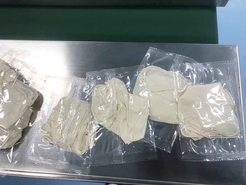 Customized Automatic Pillow Packing Machine 2.8KW Gloves Packaging Machine