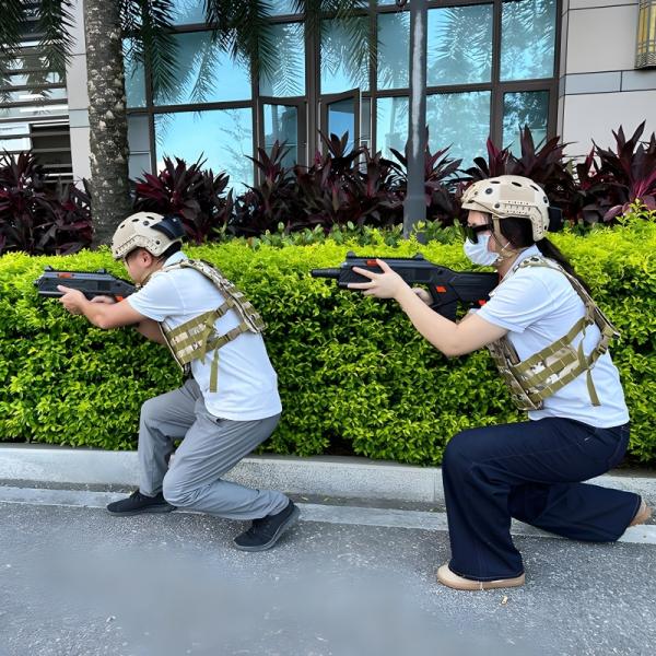 Commercial Wireless Laser Tag Equipment with 8 Playing Modes for 12-30 Players