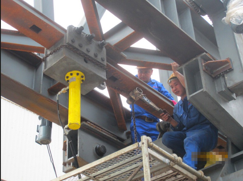 Heavy Industry Bridge Girder Launching Crane Rail Running 5m/Min