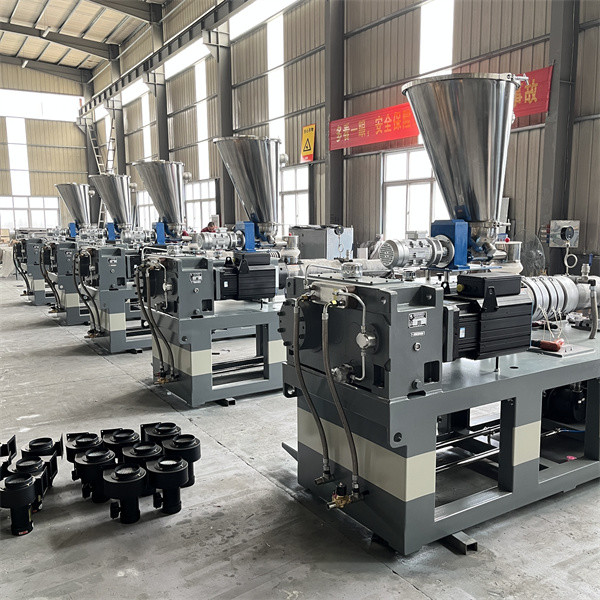 Conical Twin Screw Extruder PVC Plastic Extruder Machinery 100kg/H-350kg/H