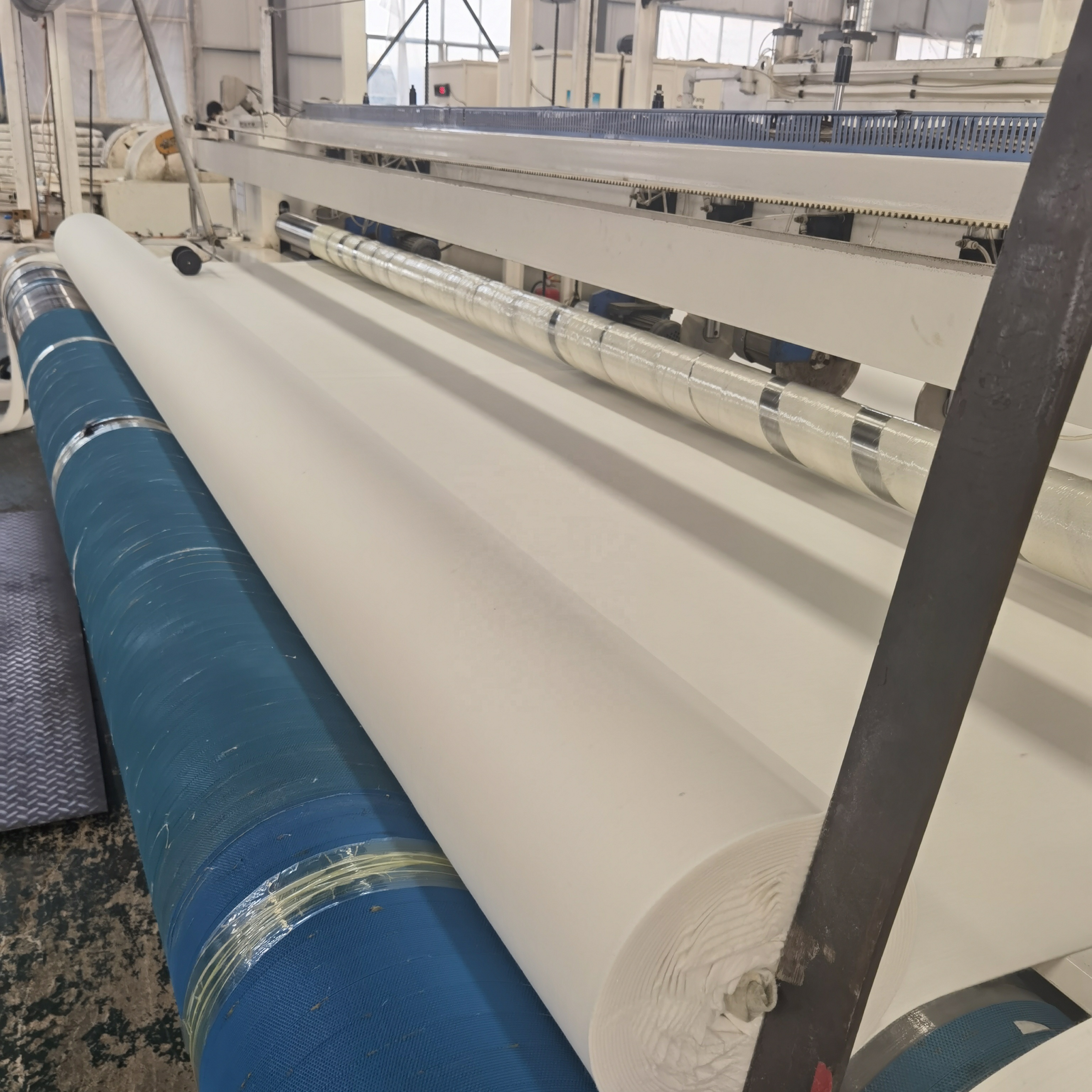 White Waterproofing Geomembrane 0.5mm 1mm Fish Farming Pond Liner HDPE Geomembranas