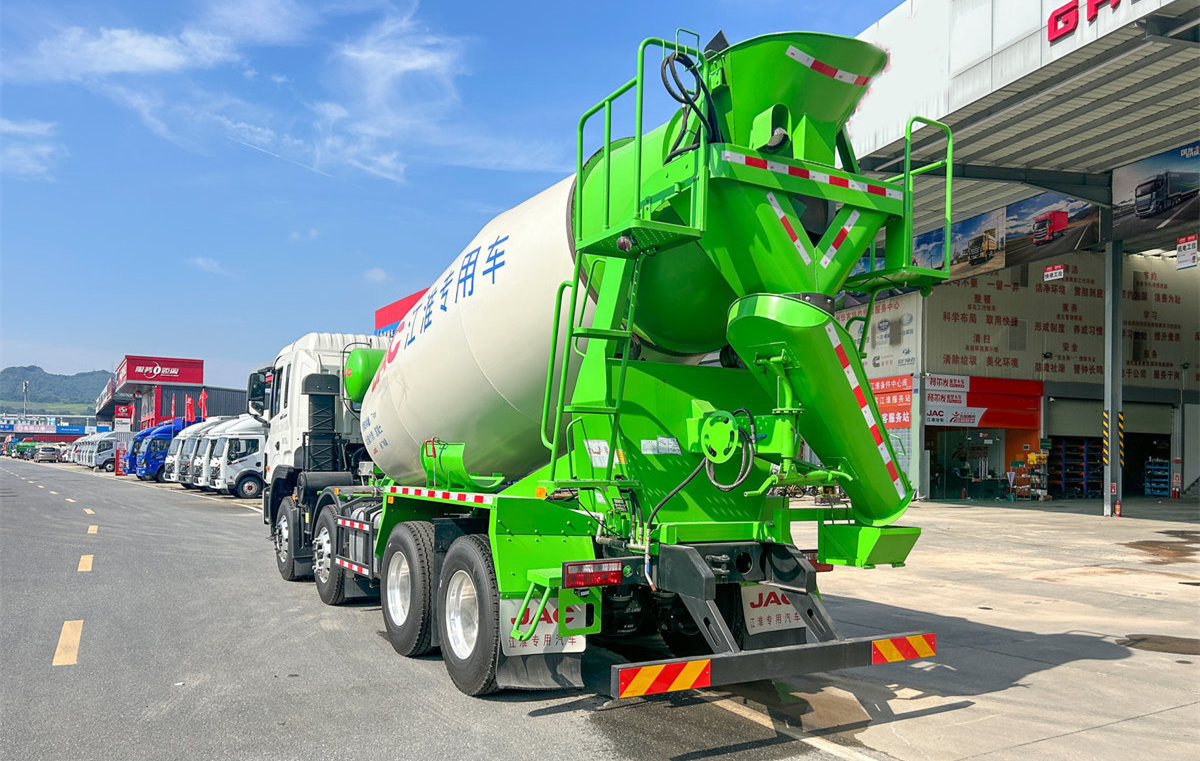 Jianghuai Geerfa K5W Cement Mixing Truck 350 Horsepower 8X4 Concrete Cement Mixer