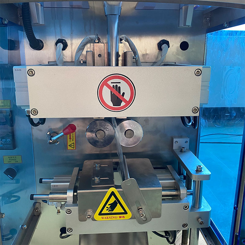 100g Liquid Packaging Machine 60bags/min High Speed Chili Flakes