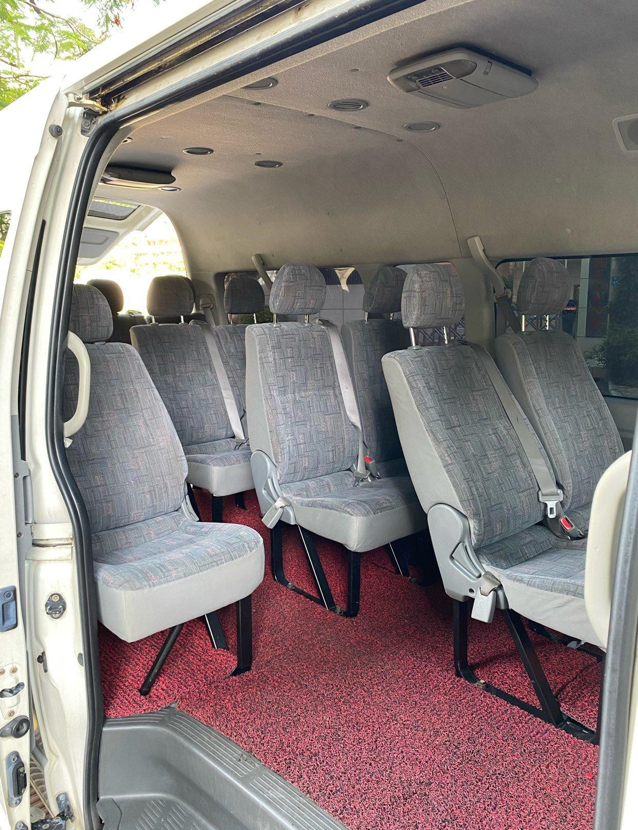 High Roof 2005 Year 13 Seats Gasoline Used Toyota Hiace Used Mini Bus Automatic Transmission
