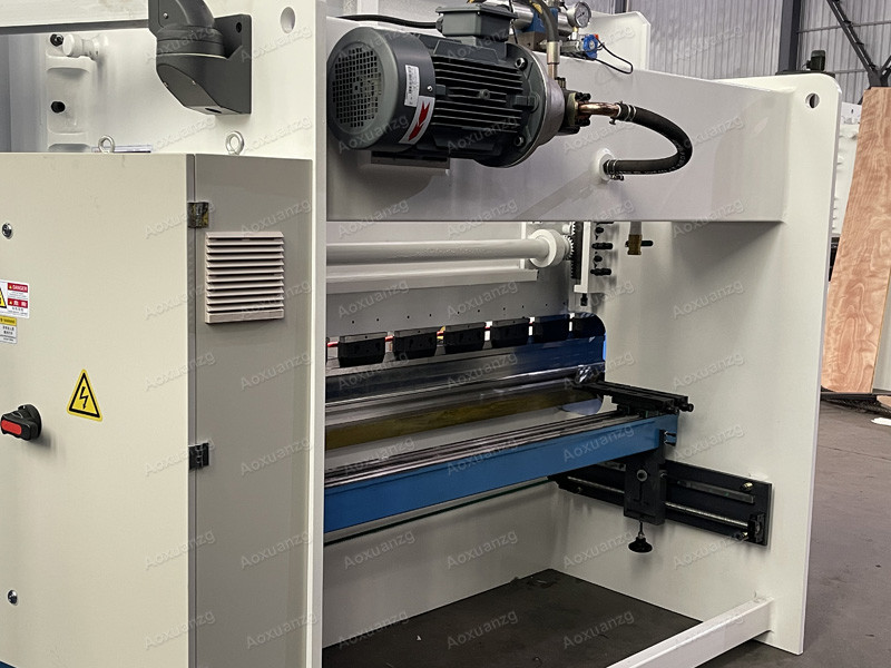Tp10s Controller 40T 2500MM Press Brake Hydraulic Bending Machine With Optional Protection Fence