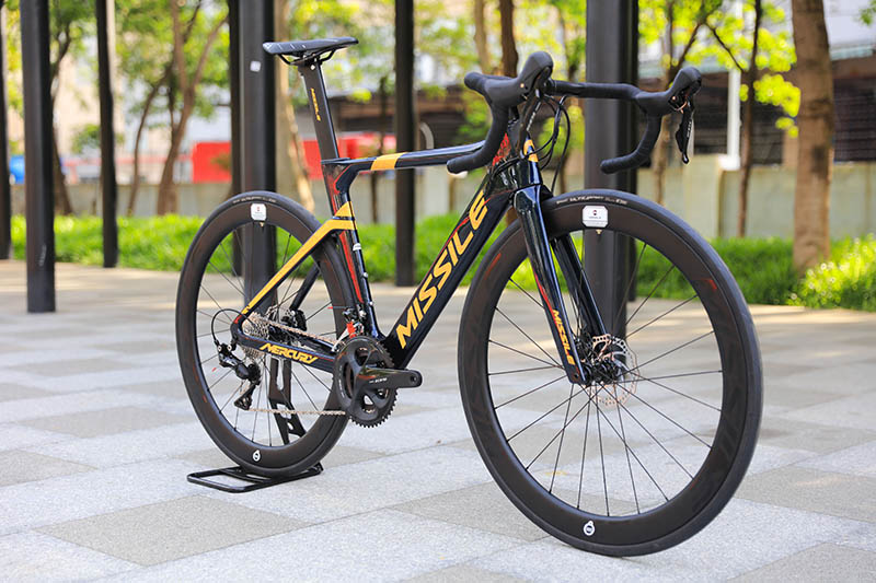 22 Speed Carbon Road Bike With 700*25C Tire And Disc Brake 31.8*420 Carbon Handlebar