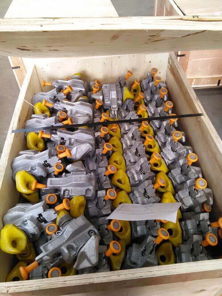 Casting Steel Dovetail Bottom TwistLock 45 degree or 55 degree ISO Shipping Container Twist lock M.B.L Shear 420KN