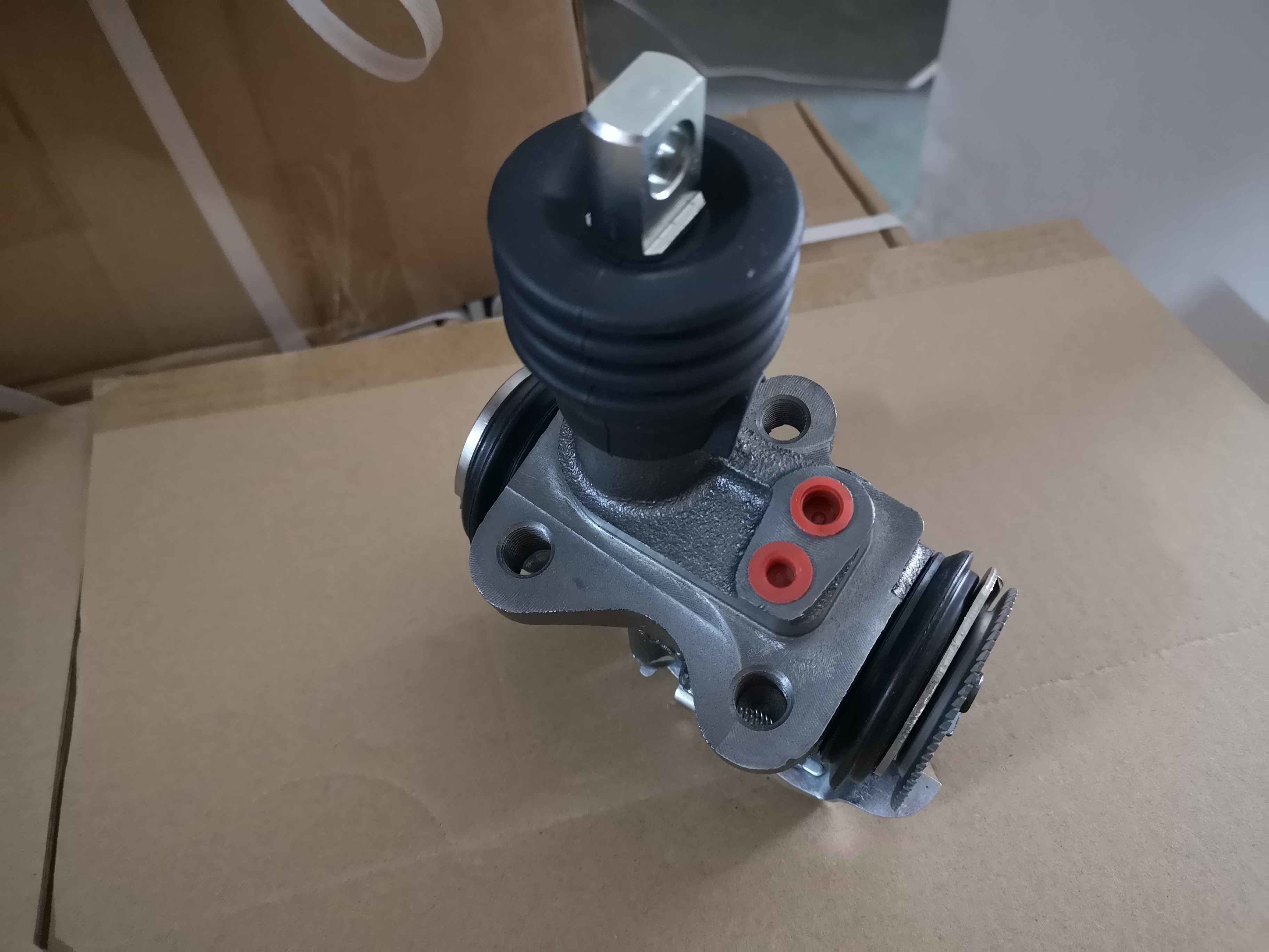 FRR Rear Wheel Cylinder Left Side Backward 8982893680 1476011870 Size 1-5/8 Truck With Hand Brake