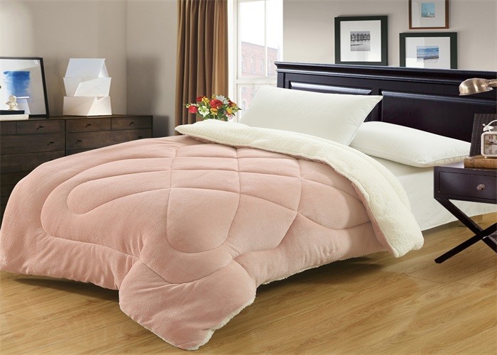 Solid Coral Fleece Quilt Comforter Sets , Anti Wrinkle Full Size Comforter Sets