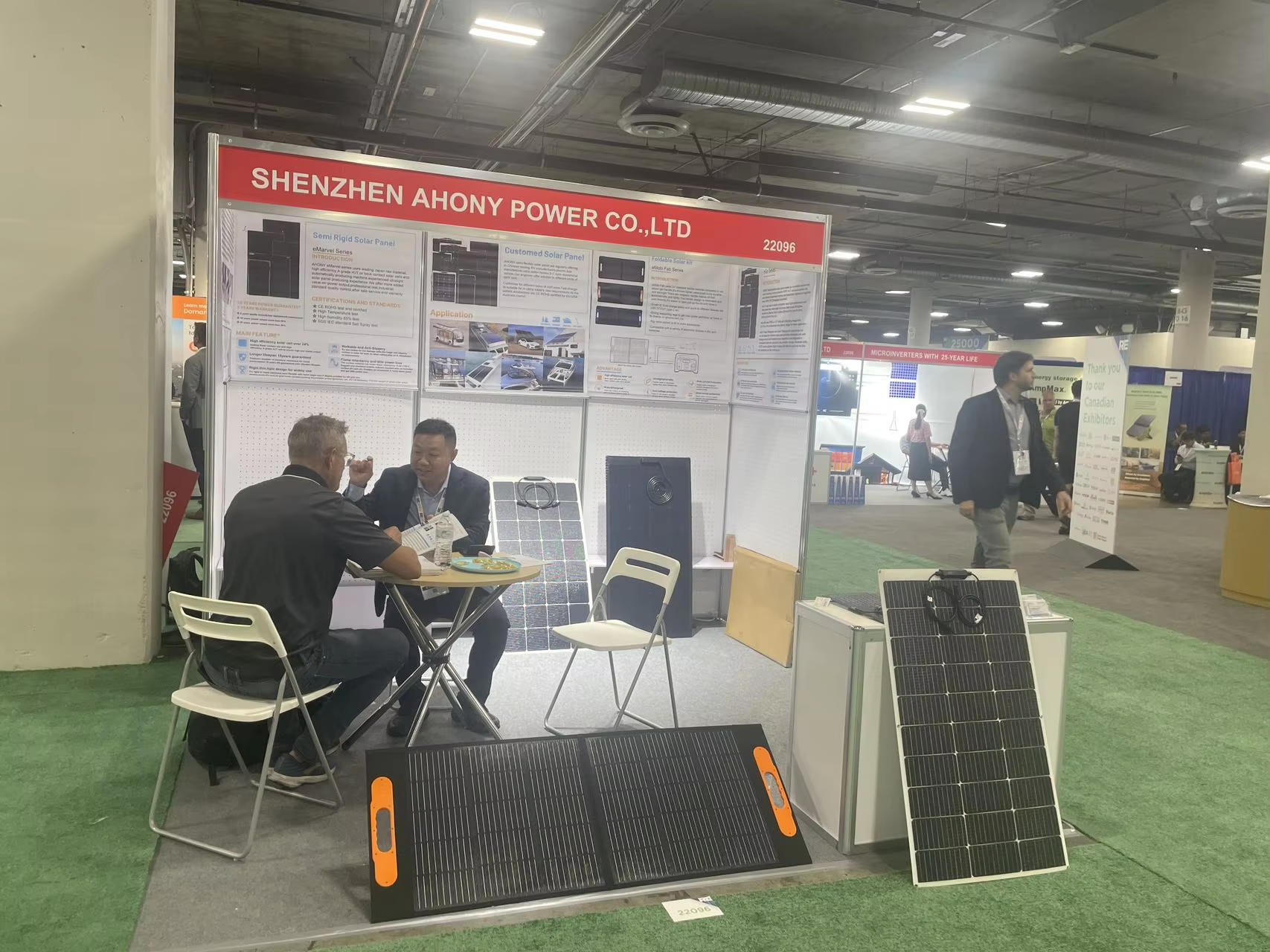 Factory Hot Selling High Efficiency 12W Solar Panel Solar Powered Fan for Chicken Coop, Dog House, Outside Shed Greenhouse