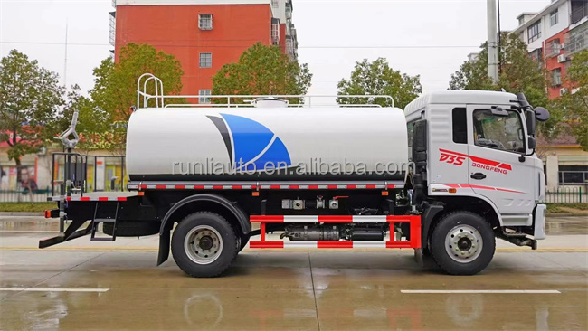 New Type Right Hand Drive 9000 Liter Water Trucks for Drinking Water