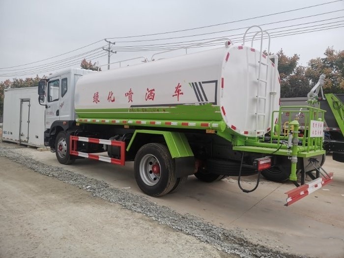 Dongfeng 12 Cubic Meter Yuchai 200 Horsepower Engine Fast 8 Gears Electric Doors and windows 295 Vacuum Tires Water Truck
