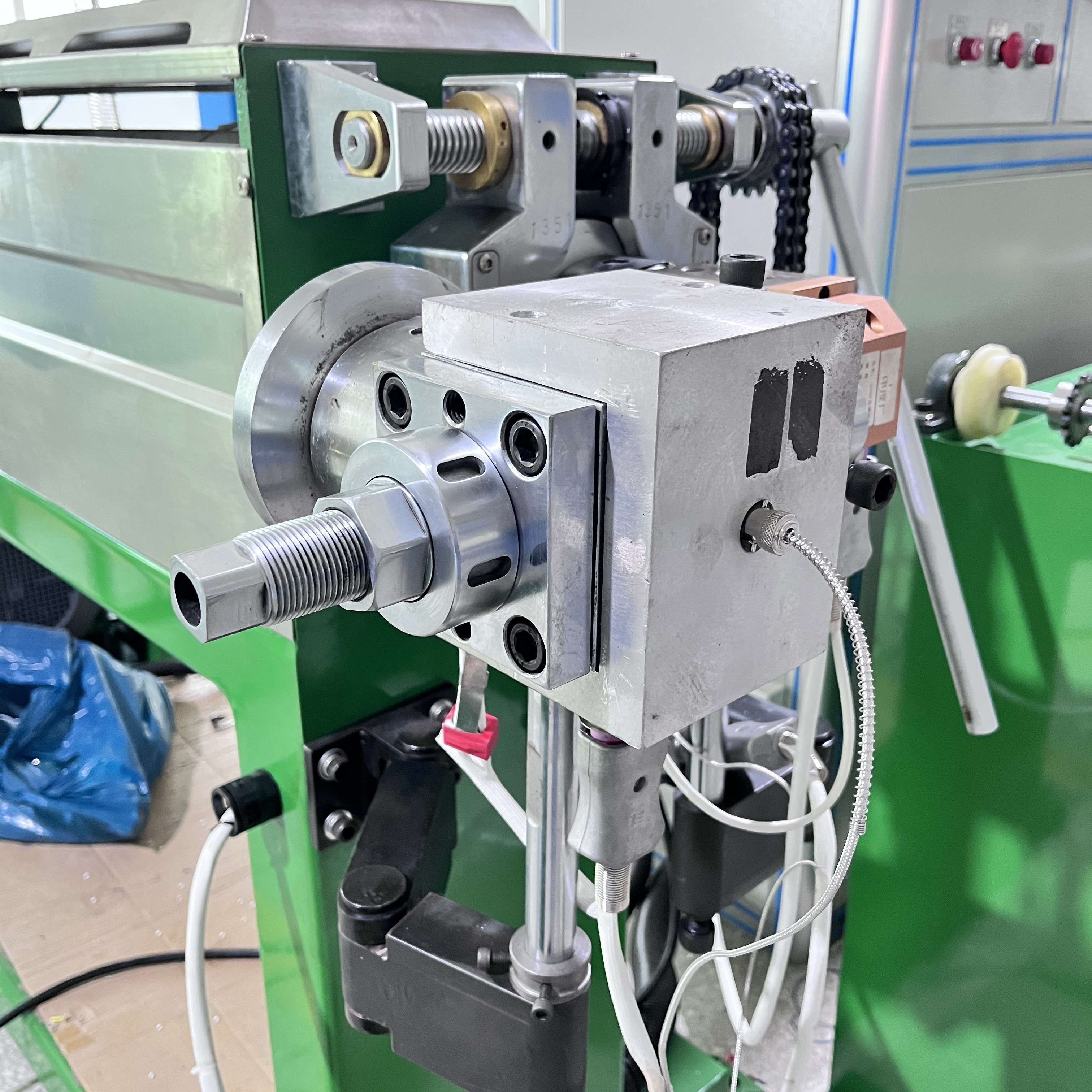 50mm Extrusion Machine Manual Centring Cross Head For Wire Sheath Extruding