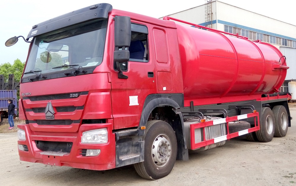 Sinotruk howovacuum sewage suction truck camion vidangeur 6x4 with tanker volume 10cbm -20cbm for sale