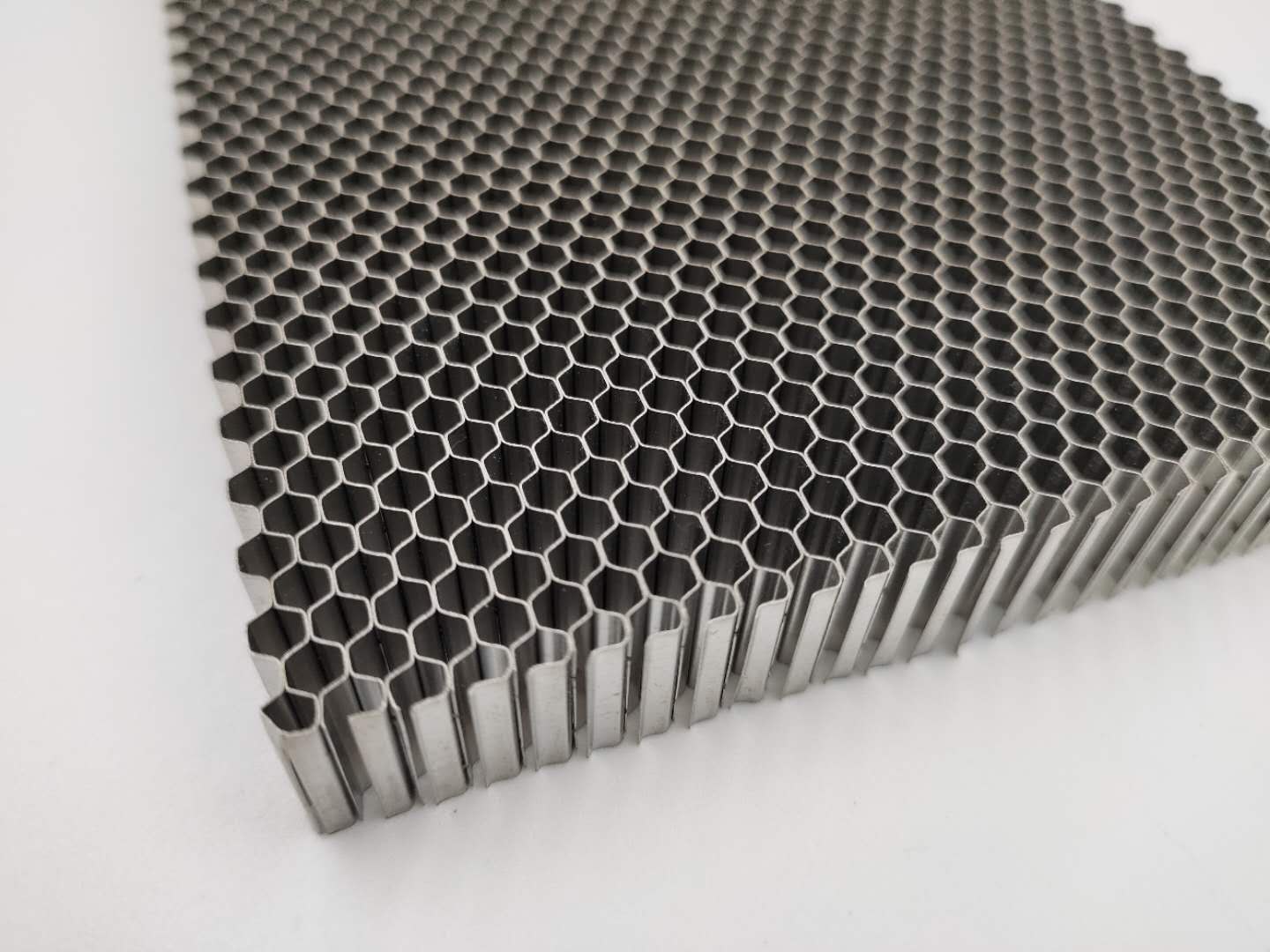Different Cell Size Stainless Steel Fireproof Honeycomb Core For Waterflow Management In Water Dispensers