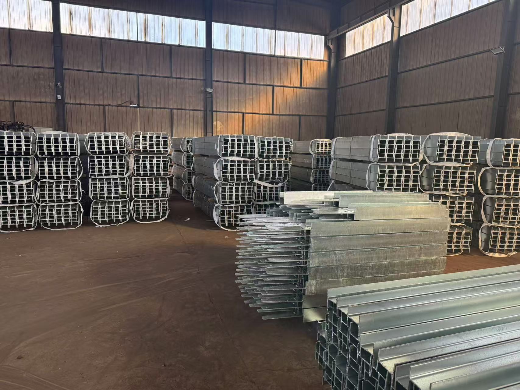 Aisi Standard Galvanized H Beam Retaining Wall For Highway Fence Posts