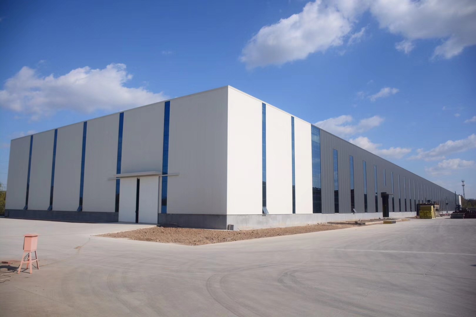 Prefabricated Steel Structure Warehouse Building With Long Life Span And Rigid Frame