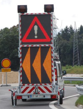 Portable P10 RGB SMD VMS Trailer Signs Mobile Led Screen Trailer