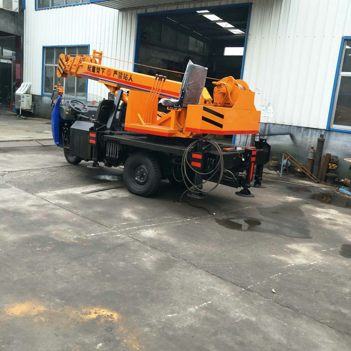 Tricycle Hydraulic Truck Mounted Crane , 3- 5 Ton Lifting Mobile Truck Crane