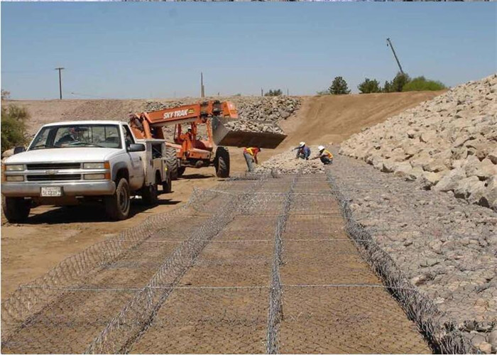 Low Carbon Wire 2.4mm 80x100mm Gabion Wire Mesh For River Bank