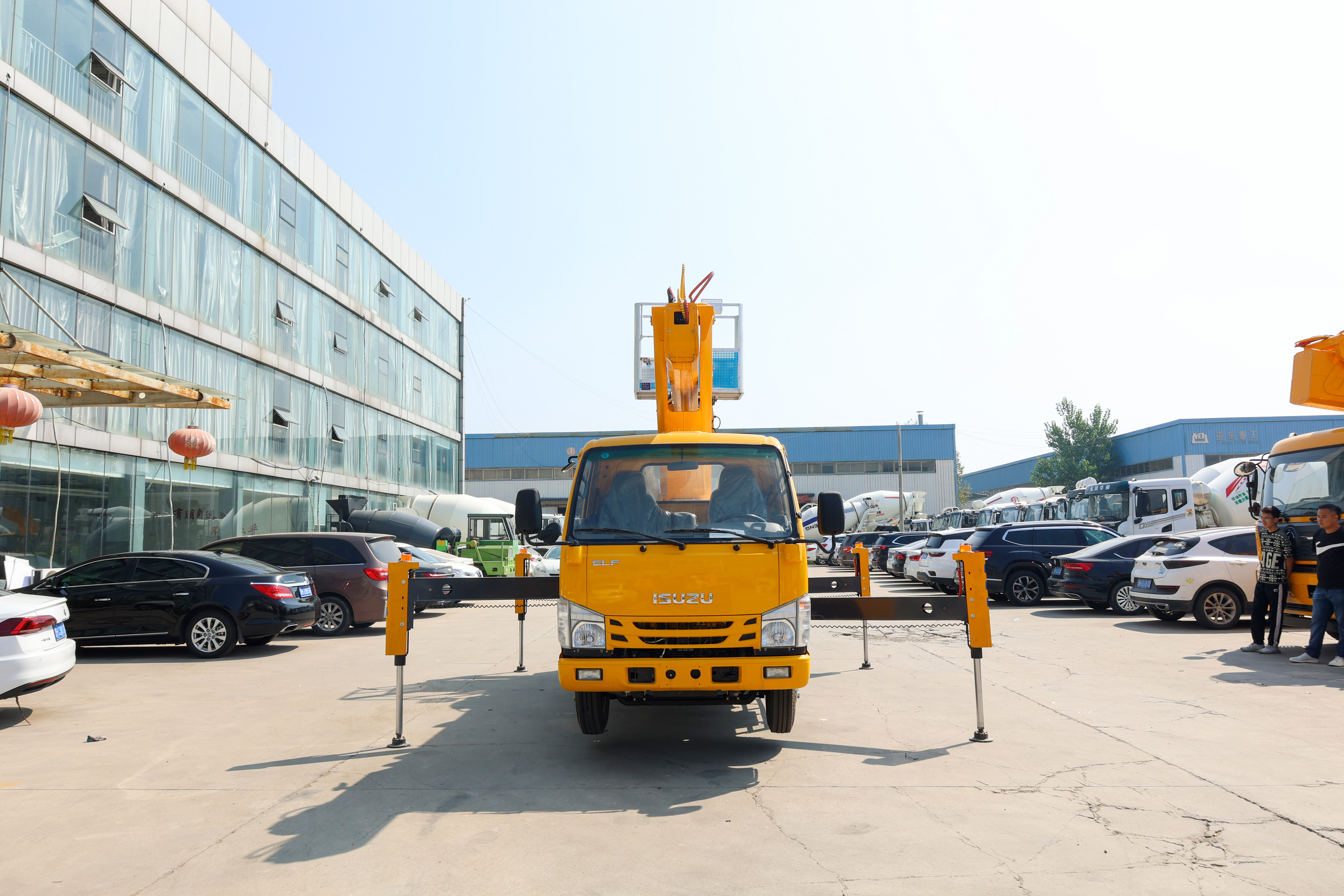 27m Hydraulic Truck Mounted Aerial Telescopic Access Ladders Bucket Truck Boom Lift Aerial Manlift Work Platform Truck A