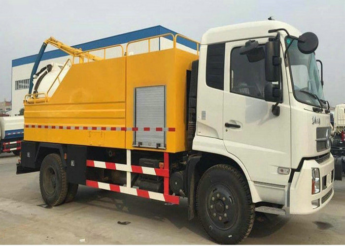 DongFeng Septic Vacuum Trucks Combined Jetting , Sewage Collection Truck 8000L