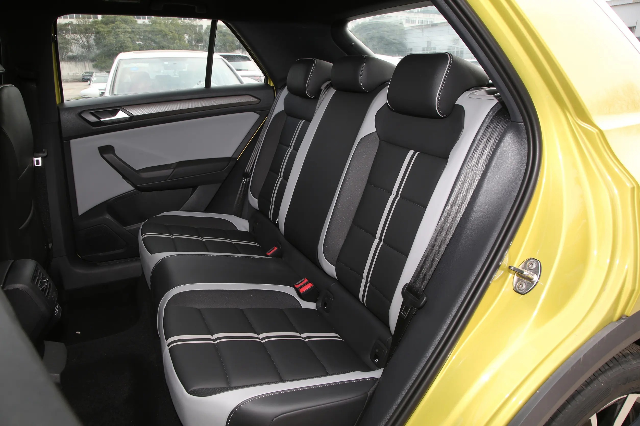 Volkswagen Gasoline Cars Second Hand Stock Volkswagen T-Roc Wholesale Best Prices
