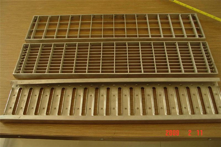 Hot Dipped Galvanized Stair Nosing Grating Outdoor Staircase Steel Bar Grating For Trench Cover Drain Grate Floor Grate